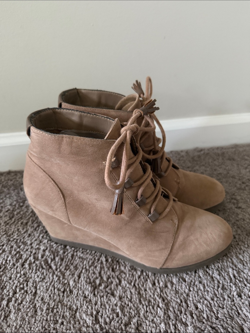Madden Girl Deenaaa Wedge Bootie
Size 9
